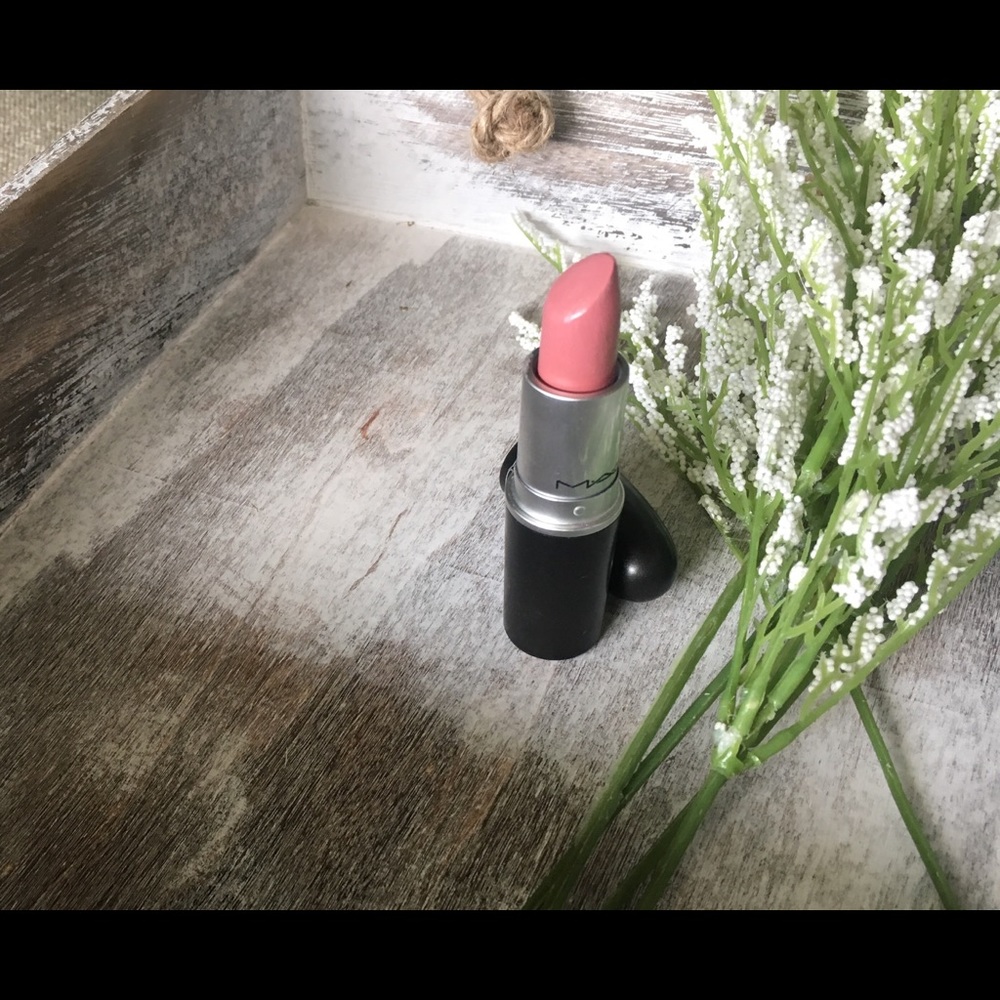Mac frost lipstick in Angel.